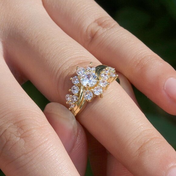 💝 Charming Round Clear Zircon Twisted Lines Flower Gold Ring for Women, VIP451 - Picture 7 of 7